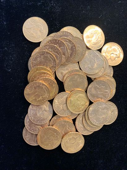 null Lot de cinquante pièces d'or de vingt francs ( 45 coqs, 3 Barbiche, 1 Lauré,...
