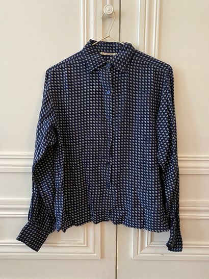 null SAINT-LAURENT Left Bank
Lot of five silk blouses.
Sizes 38 and 42 indicated
(Stains,...
