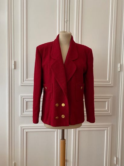 CHANEL Boutique
Veste en lainage rouge, boutons...