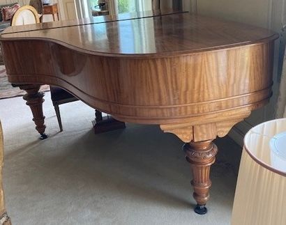 null STEINWAY & Sons piano n°148573.
Made in 1911 in Hamburg, Germany.
Mahogany veneer...