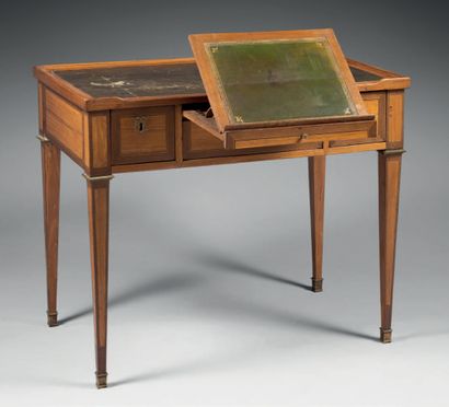 null Writing table in violet and amaranth wood, opening with four drawers, one of...