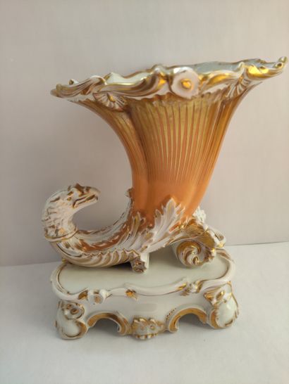 Paris Pair of porcelain Rython vases in the shape of a horn ending in a bird's head...