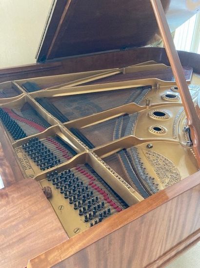 null STEINWAY & Sons piano n°148573.
Made in 1911 in Hamburg, Germany.
Mahogany veneer...