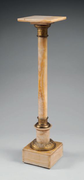 null Column with alabaster and gilded brass tray, decorated with stylized foliage;...