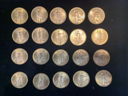 null Vingt pièces d’or de 20 dollars (1911 ; 2x1924 ; 17x1925).
Poids : 666,7 gr....