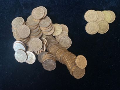 null Soixante-seize pièces d'or de 20 francs suisses.
Poids: 485,40 gr.
(Usures)