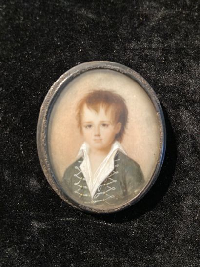 ECOLE FRANCAISE Première Moitié du XIXe siècle Portrait d'enfant aux cheveux bruns,...