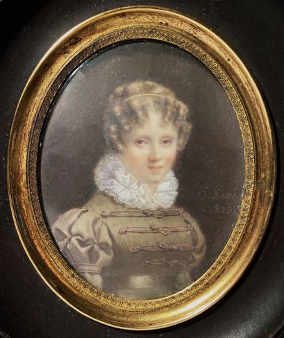H. PATU Portrait de jeune femme à la coiffure auburn et bouclée en robe à fraise...