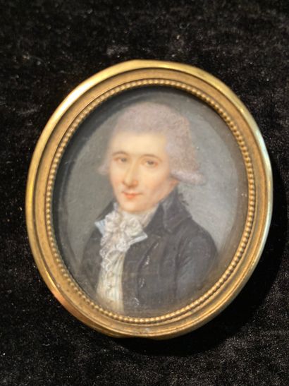 ECOLE FRANCAISE Vers 1790 Portrait d'homme à la perruque poudrée, vêtu d'un gilet...