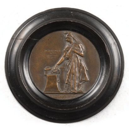 David D'ANGERS (1788-1856) Deux médaillons uniface en bronze patiné, faisant pen­dant:...