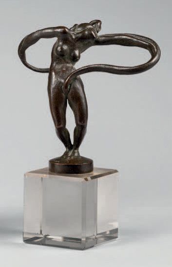 BARONI Eugenio (1880-1935) «Femme au serpent».
Épreuve en bronze à patine verte,...