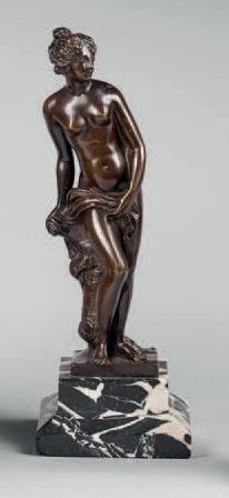 École du XIXe siècle Diane chasseresse.
Statuette en bronze à patine brune.
Socle...