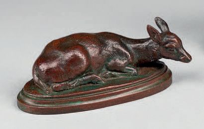 D'après Antoine-Louis BARYE (1796-1875) Faon de daim (tête baissée)
Bronze à patine...