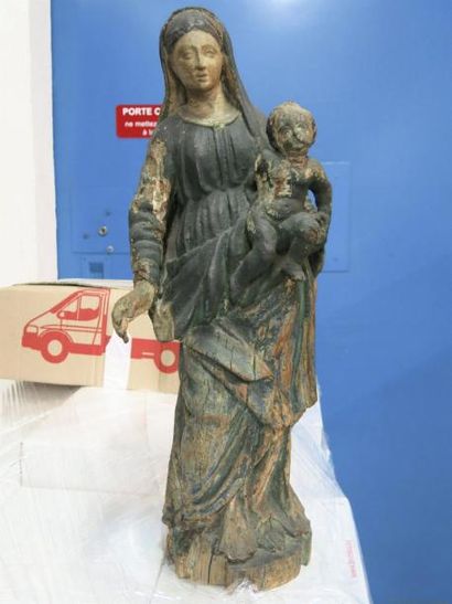 Italie, XVIIIe siècle La Vierge, agenouillée.
Statuette en terre cuite polychrome.
H....
