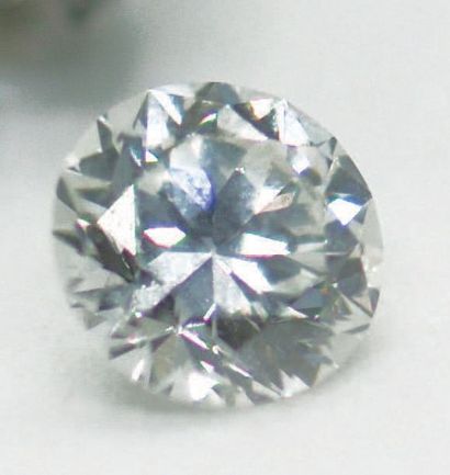 null Bague en or gris 750 millièmes, ornée d'un diamant rond de taille brillant pesant...