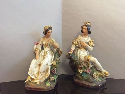 PARIS Paire de statuettes en porcelaine représentant une jeune femme et un jeune...