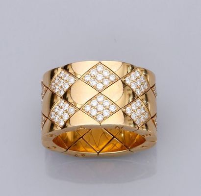 CHANEL CHANEL, bague Matelassée en or jaune 750°/00 (18K), sertie de diamants taille...