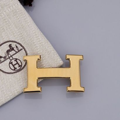 HERMES HERMES, boucle de ceinture Constance calandre dorée. Signée et numérotée....