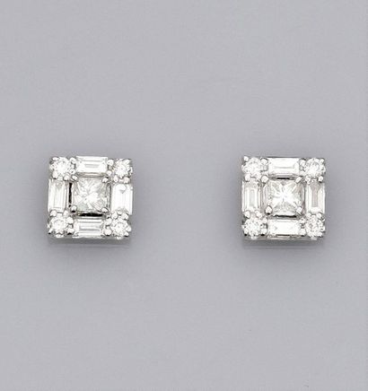 null Paire de boucles d'oreilles carrées en or gris 750°/00 (18K), serties de diamants...