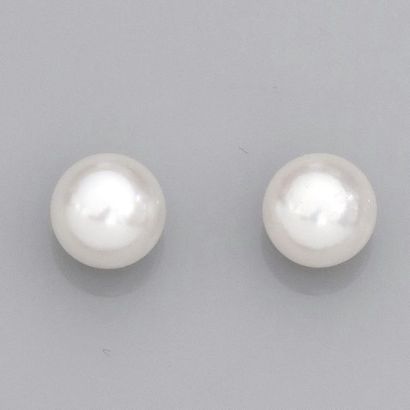   Paire de boucles d'oreilles serties de perles de culture diamètre 7.5/8 mm (Akoya),...