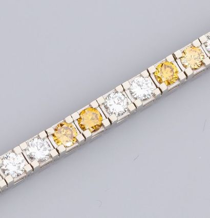   Bracelet rivière en or gris 585°/00 sertie de diamants taille brillant pour 3.50...
