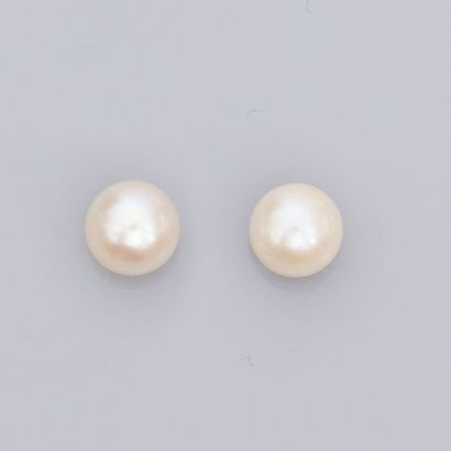   Paire de boucles d'oreilles serties de perles de culture diamètre 6/6.5 mm, tiges...