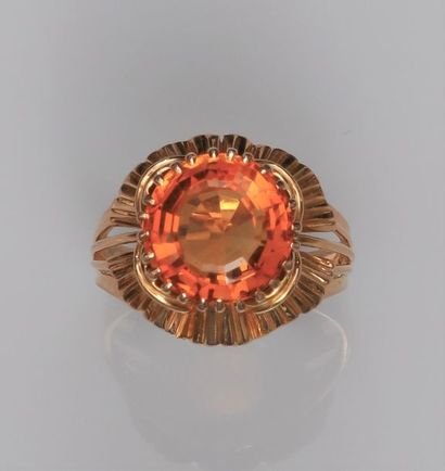   Bague en or jaune 750°/00(18K), sertie d'une citrine ronde à facettes. 8.40 g....