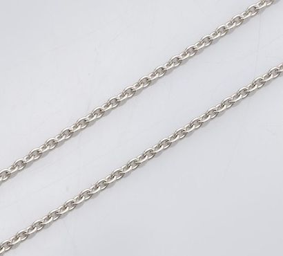   Platinum chain 950°/00, forced mesh. 3.40 g. L: 40.5 cm