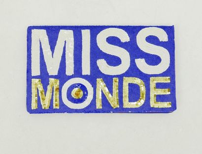 null JC de CASTELBAJAC

Pochette du soir « Miss Monde » en satin bleu brodé de p...