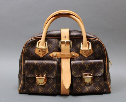 null Louis VUITTON

Sac Manhattan en toile Monogram et cuir, l : 40cm (très légères...