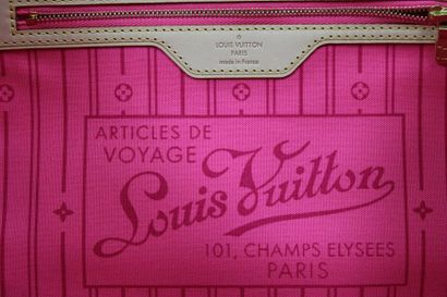null Louis Vuitton

Sac « Never full », édité en 2009 en hommage à Stephen SPROUSE,...