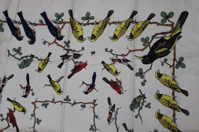 null HERMES

Carré en soie : Les oiseaux sur un fil, par Hugo Grygkar (petites décolorations),...