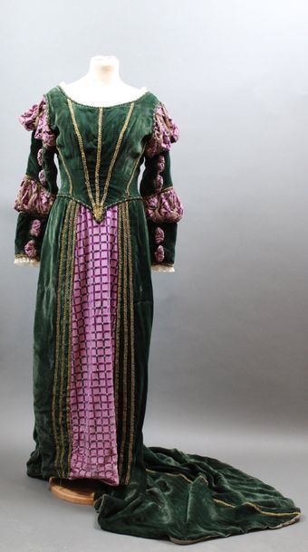 null Robe de théâtre style haute époque en velours vert et tissu violet rehaussé...