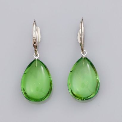   Pair of earrings in 925 silver, set with green amber drops (treated). 4.30 g. H:...