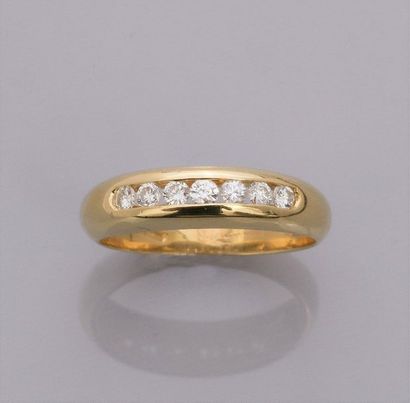   Ring in 750°/00 (18K) yellow gold, set with seven brilliant-cut diamonds. 4 g....