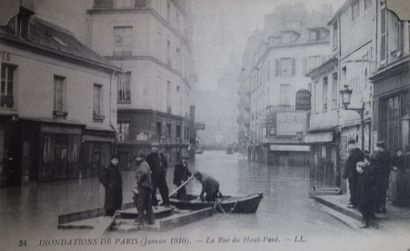 null Inondations de Paris en 1910 et divers, ensemble de deux albums titrés composés...