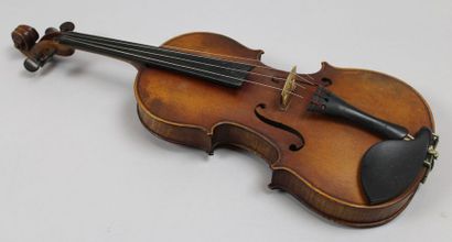 null Beau violon 3/4, de 305 mm. 1908, portant le N° 900. Mirecourt. Maison Laberte-Humbert....