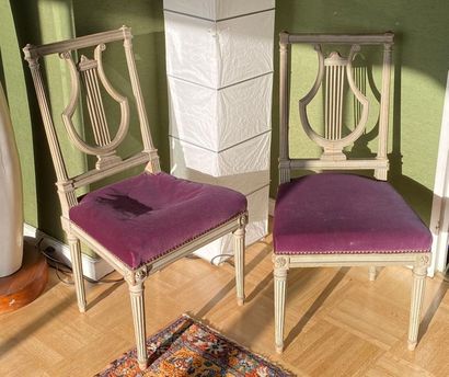 null Salon de style Louis XVI comprenant une paire de chaises, une bergère et un...