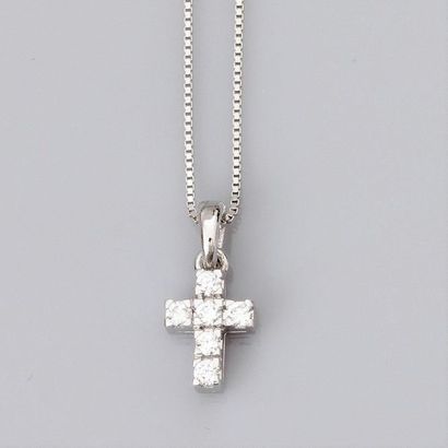null Small pendant cross in 750°/00 (18K) white gold, set with brilliant-cut diamonds....