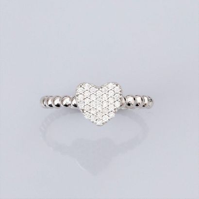 null Fine bague cœur en or gris 750°/00 (18K), sertie de diamants taille brillant....