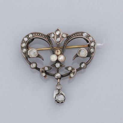 null Brooch in 750°/00 (18K) gold and 800 silver, set with rose-cut diamonds and...