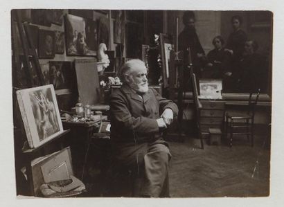 null [Portrait d’Henri FANTIN-LATOUR (1836-1904) dans son atelier, de trois quarts-face]....