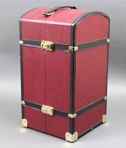null Little doll's trunk in burgundy and black leatherette 

H: 51cm, width: 27cm,...