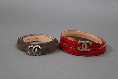 null CHANEL

Set of 2 belts in brown leather and red patent leather