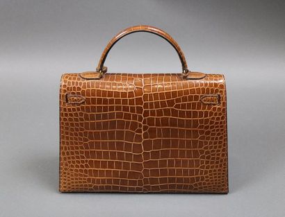 null HERMES Paris

Sac Kelly Sellier en croco marron (Crocodylus Porosus), 35cm,...