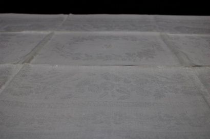 null A large damask tablecloth decorated with flowers, embroidered figure: 5m X 2m...