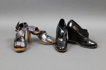 null CHLOE

2 paires de souliers dont 1 paire de sandales en cuir argent, T. 37 italien...