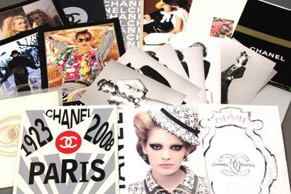 null CHANEL Ready-to-wear 

Lot of 22 press kits from 1983 to 2010