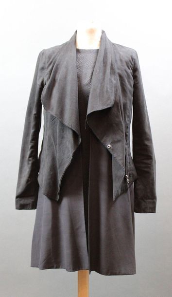 null Lot de 2 pièces

BALENCIAGA Silk, robe en soie noire

NEW LOOK, veste en noire...