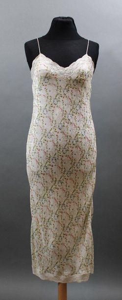 null Christian DIOR Boutique

Damask silk long dress with flowers on a cream background...